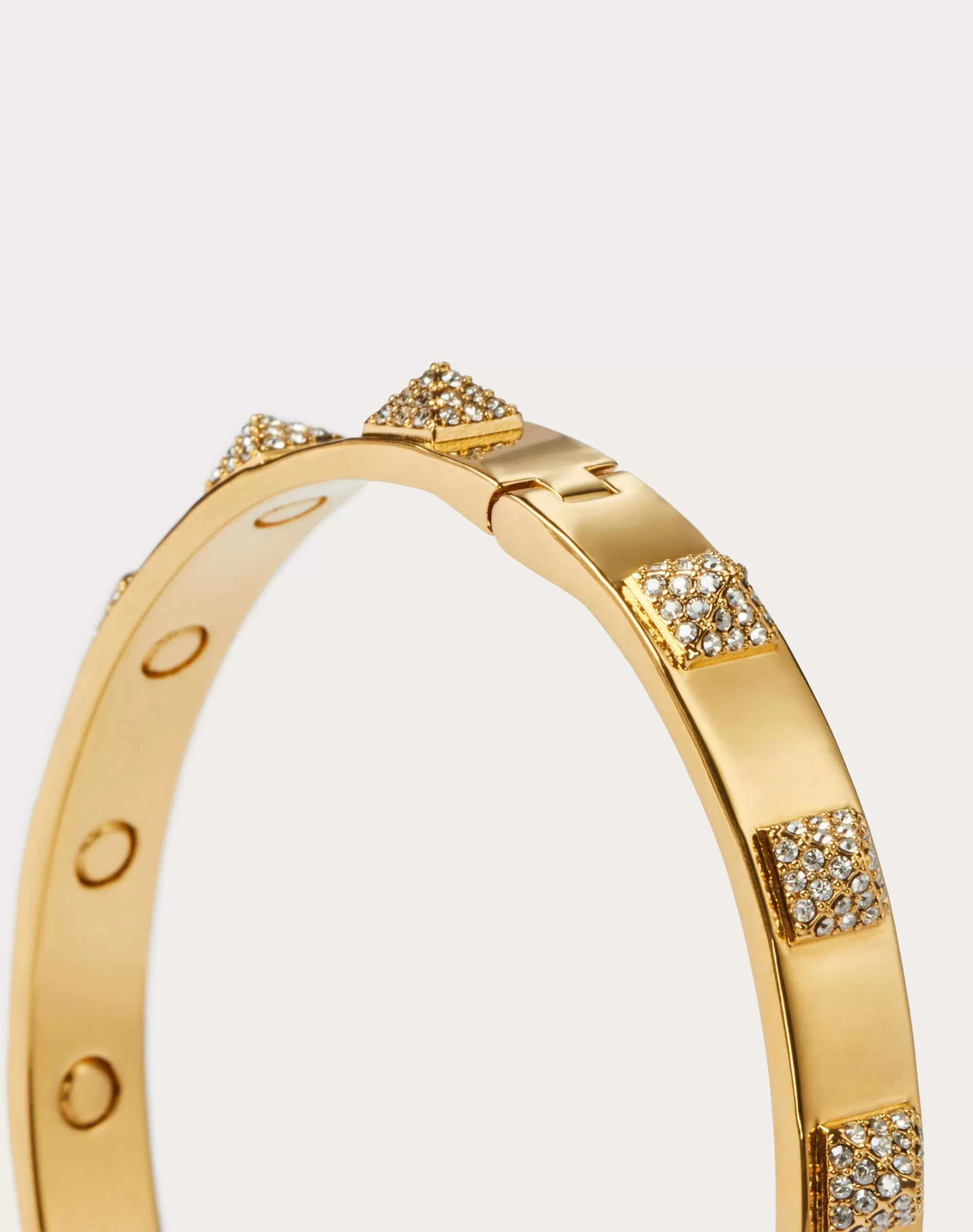 Valentino ROCKSTUD METAL BANGLE WITH SWAROVSKI ® CRYSTALS Gold Store