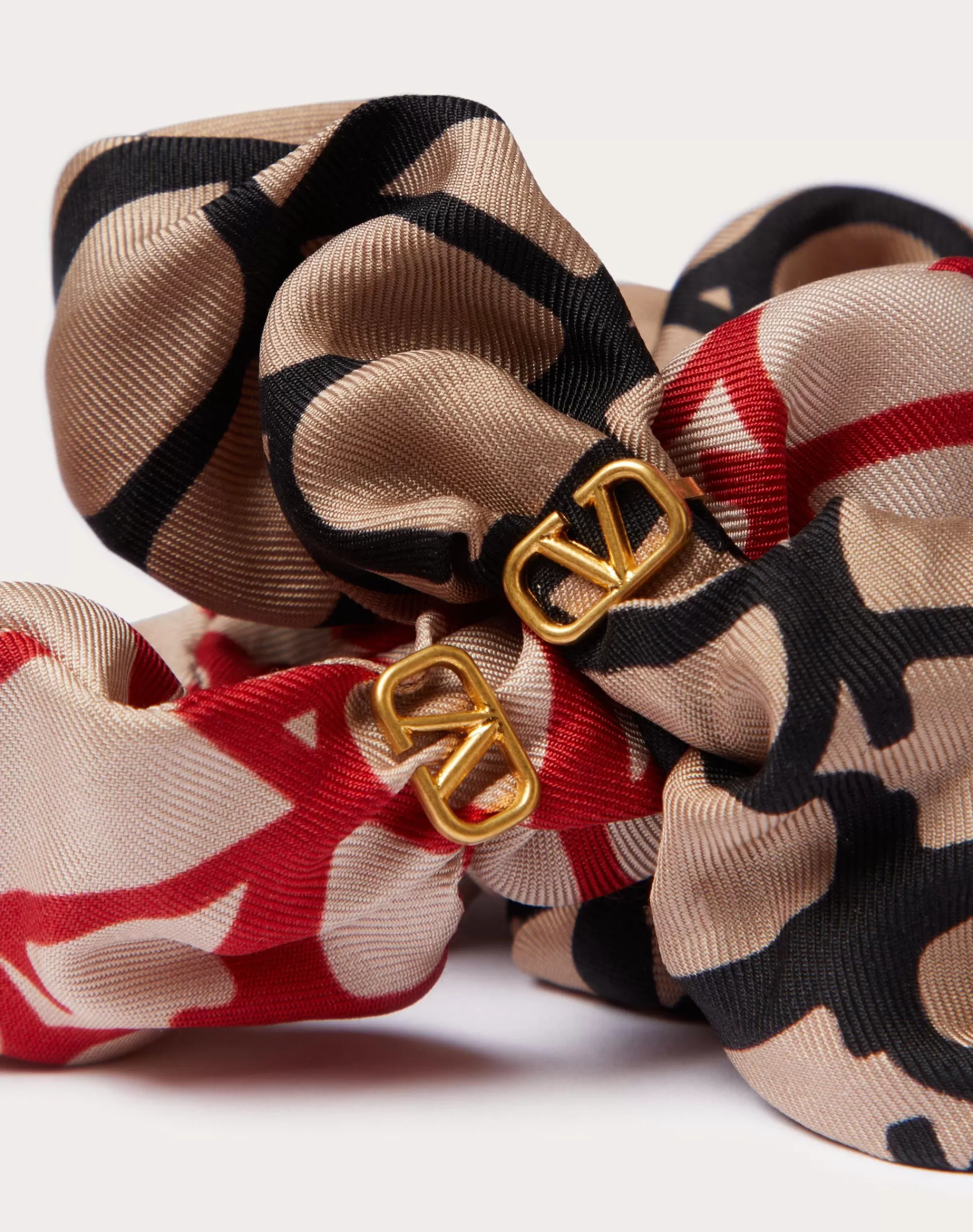 Valentino TOILE ICONOGRAPHE SCRUNCHIES SET IN SILK WITH VLOGO APPLIQUÉ Beige/black,beige/red Best Sale