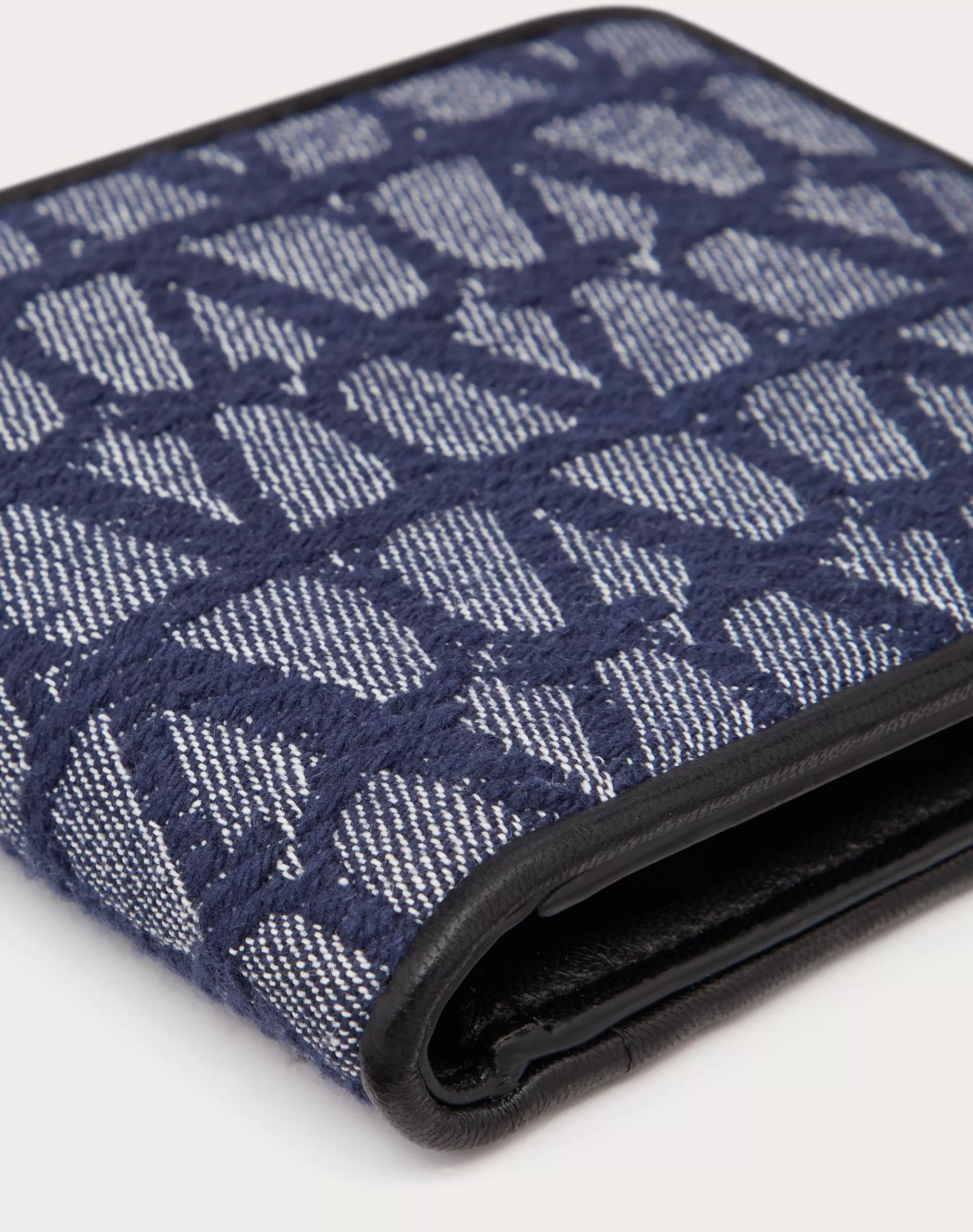 Valentino TOILE ICONOGRAPHE WALLET IN DENIM-EFFECT JACQUARD FABRIC WITH LEATHER DETAILS Denim/black Store